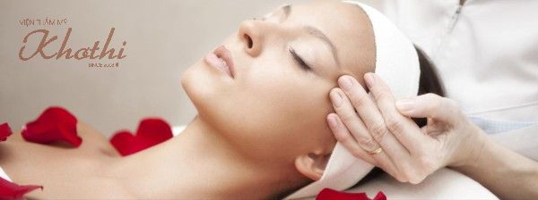 Nên tham khảo ý kiến chuyên gia và đến spa, viện thẩm mỹ để bấm huyệt trẻ hóa da mặt