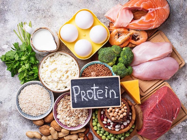Ăn thực phẩm giàu protein để giảm cân tự nhiên.