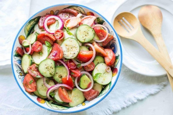 Salad dưa chuột giúp cung cấp vitamin và khoáng chất cần thiết cho cơ thể