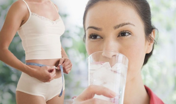 Uống nước đúng cách góp phần giảm cân