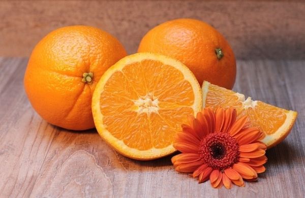 Uống nước chanh với cam hỗ trợ giảm cân rất tốt