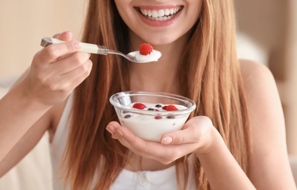 Không nên ăn quá nhiều sữa chua vì sẽ gây béo phì và có hại cho sức khỏe