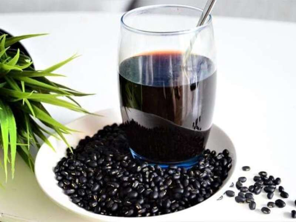 Uống một cốc nước đậu đen vào mỗi buổi sáng sẽ đẩy nhanh quá trình giảm cân.